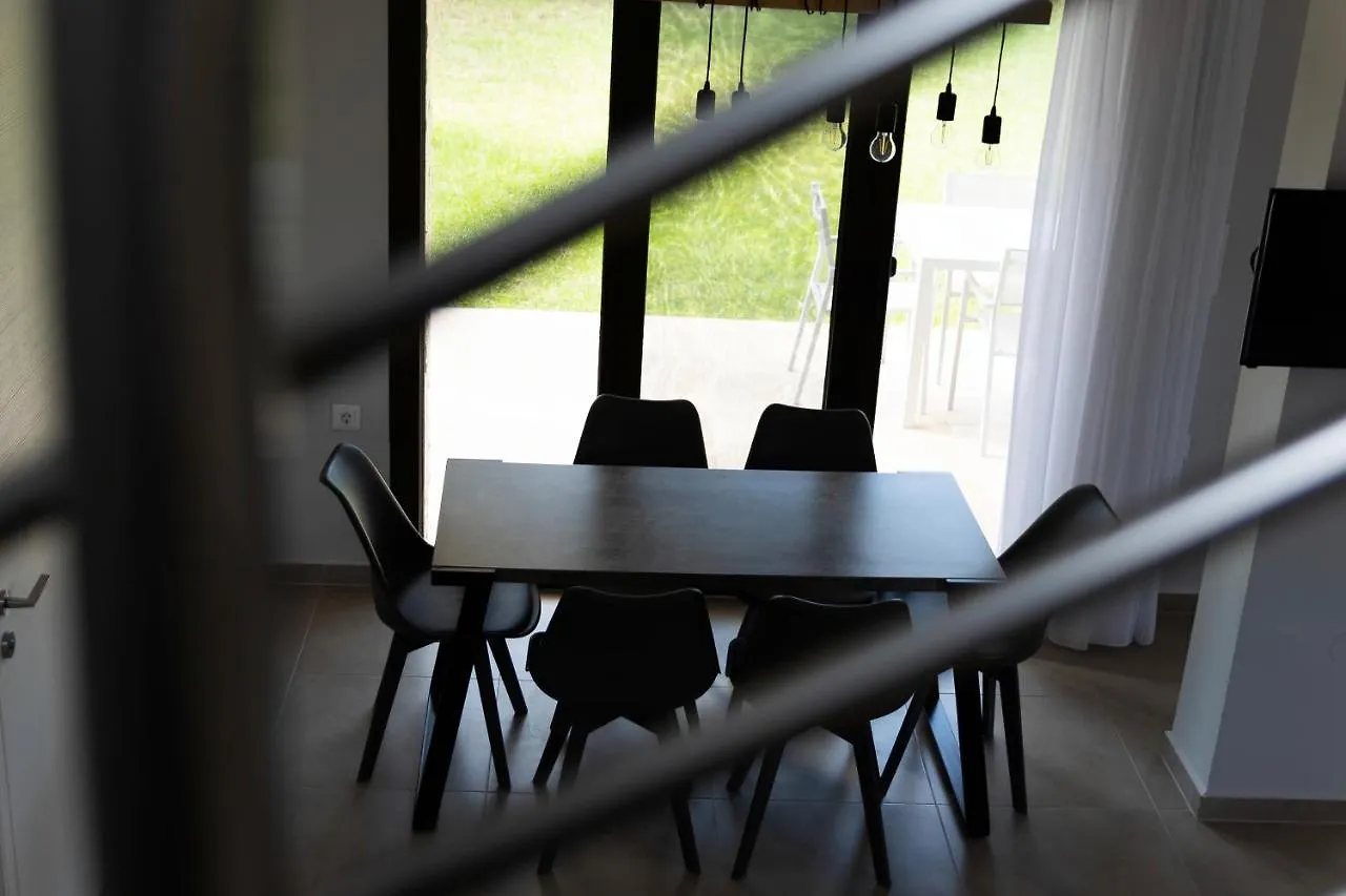 Friday Mood By Diomedes Group Villa Pefkochori Grecia